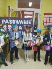 Dzień Nauczyciela, Pasowanie na ucznia
