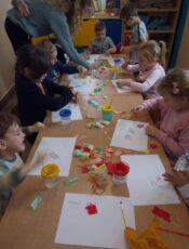 „Malujemy” bibułą 🖌️💦🎈