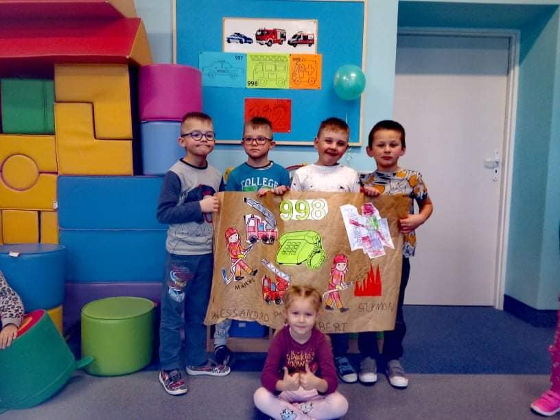 Numery alarmowe – prace grupowe przedszkolaków