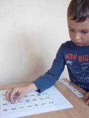 Elementy Odimiennej Metody Nauki Czytania dr Ireny Majchrzak u przedszkolaków, a więc nauka przez zabawę :)