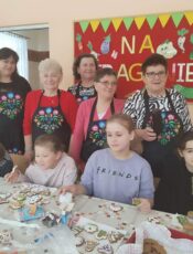 Warsztaty pieczenia pierniczków z paniami z KGW