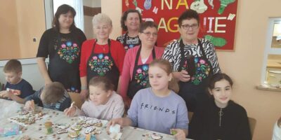 Warsztaty pieczenia pierniczków z paniami z KGW