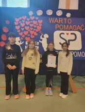 Udział uczennic z klasy IV w projekcie „SP! Serce i pomoc”